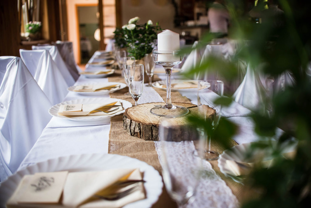 merge Svatba v brněnské myslivně