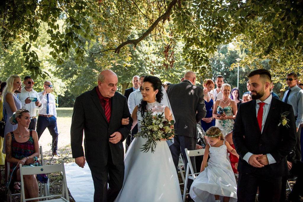 merge Svatba v brněnské myslivně