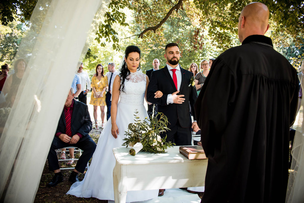 merge Svatba v brněnské myslivně