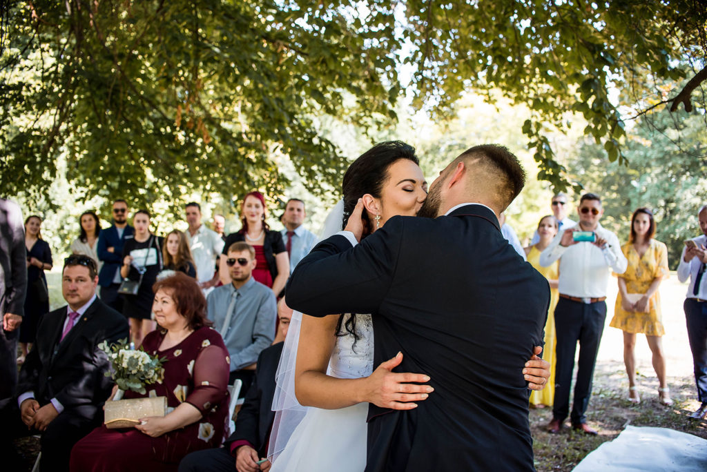 merge Svatba v brněnské myslivně