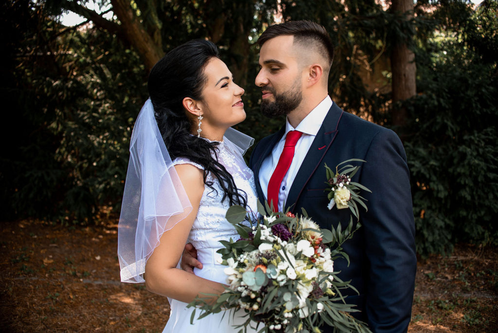 merge Svatba v brněnské myslivně