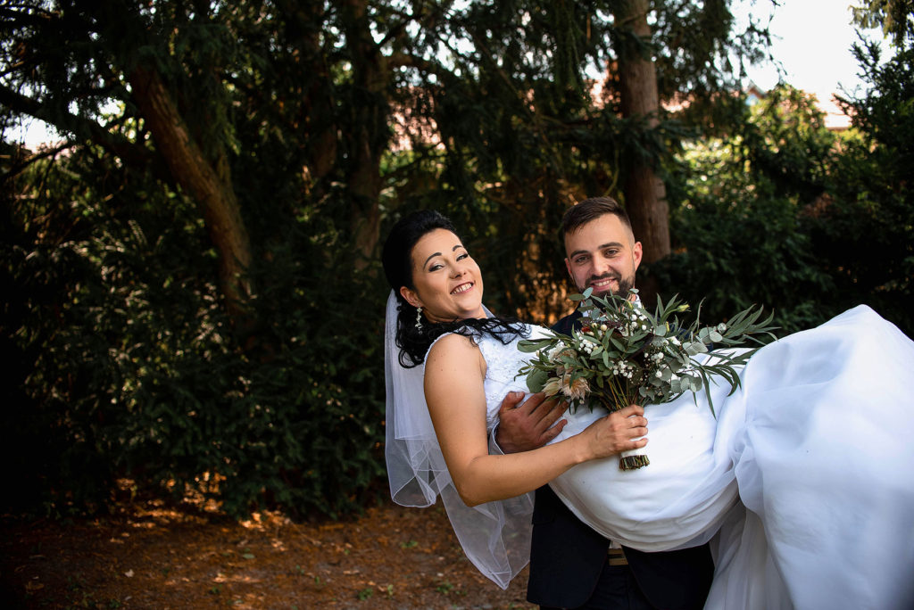 merge Svatba v brněnské myslivně