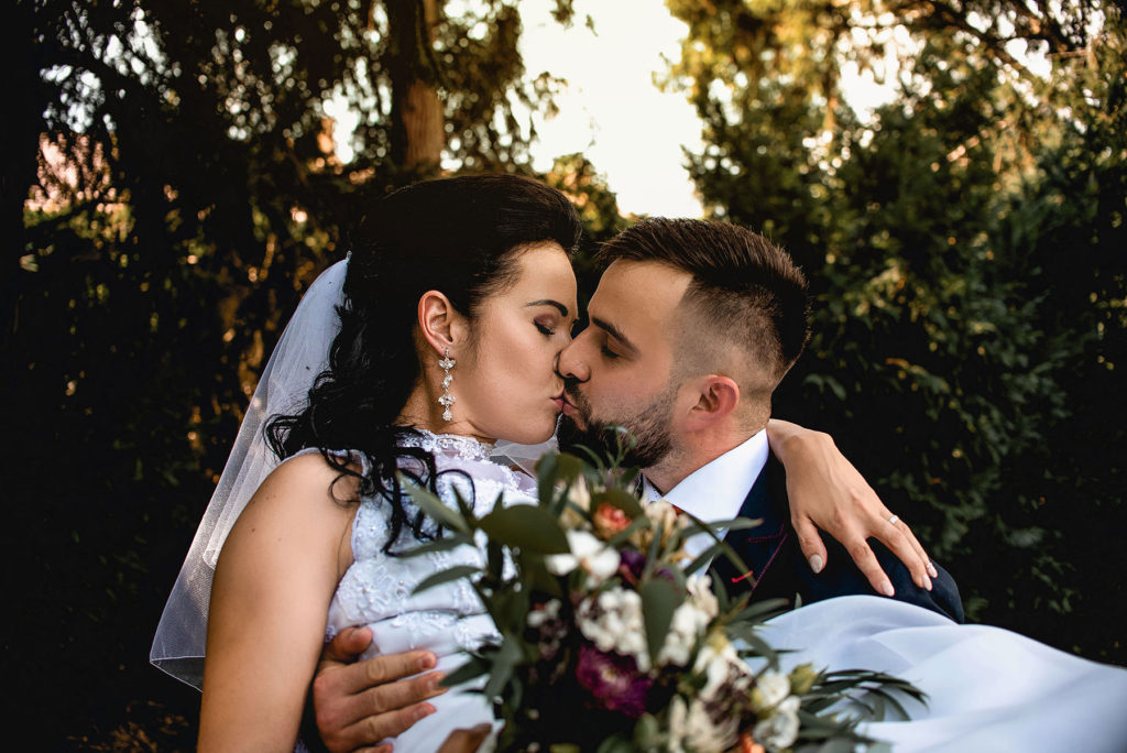 merge Svatba v brněnské myslivně