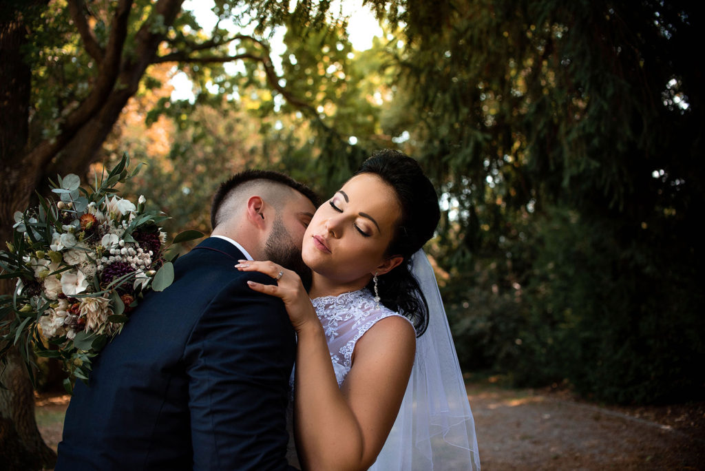 merge Svatba v brněnské myslivně