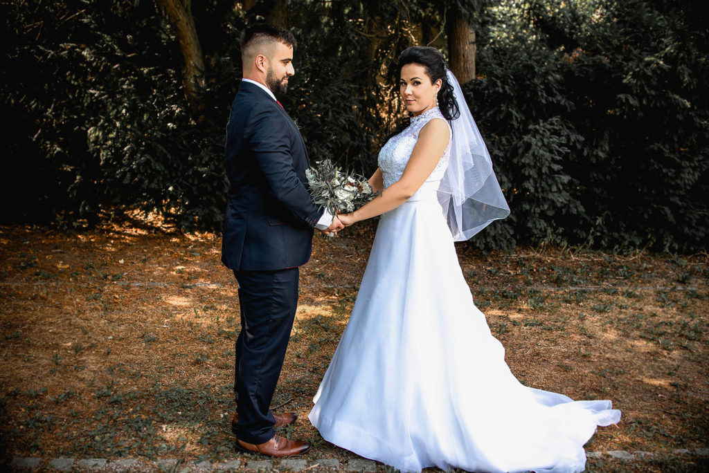 merge Svatba v brněnské myslivně