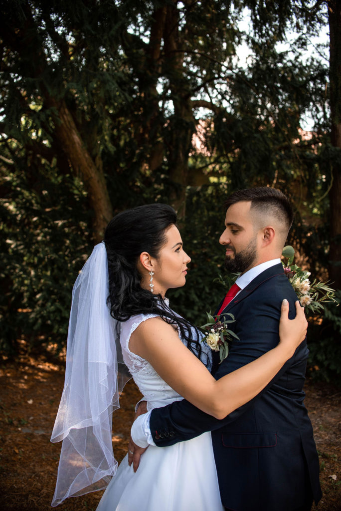 merge Svatba v brněnské myslivně