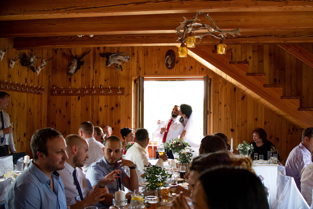 merge Svatba v brněnské myslivně