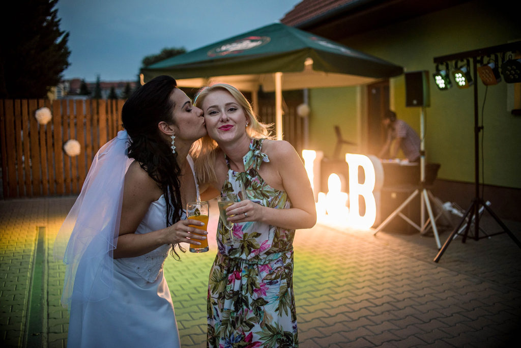 merge Svatba v brněnské myslivně